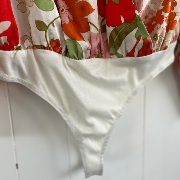 Fab’rik Fabrik Ivory Floral Print Long Sleeve Bodysuit Blouse Size Large - Picture 5 of 16
